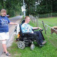 Bart in elektrische rolstoel